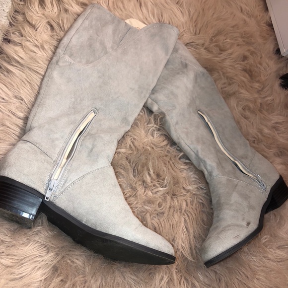 Boots - Picture 3 of 6